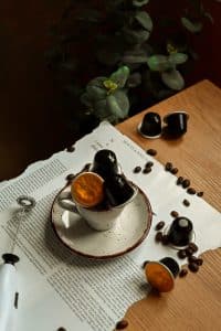 Kapsule za kavu u šalici za kavu